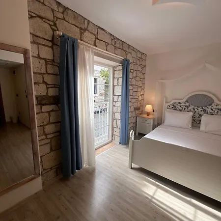 Mavi Alacati