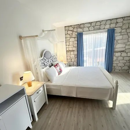 Mavi Alaçatı